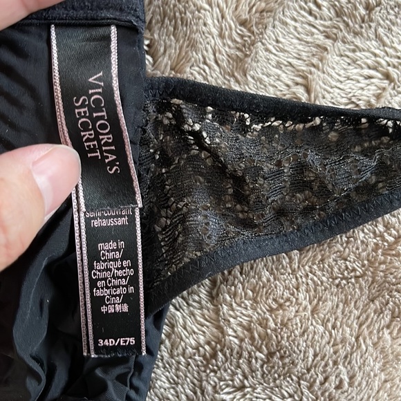 Victoria’s Secret black cross-back bra, brand new - Picture 2 of 2